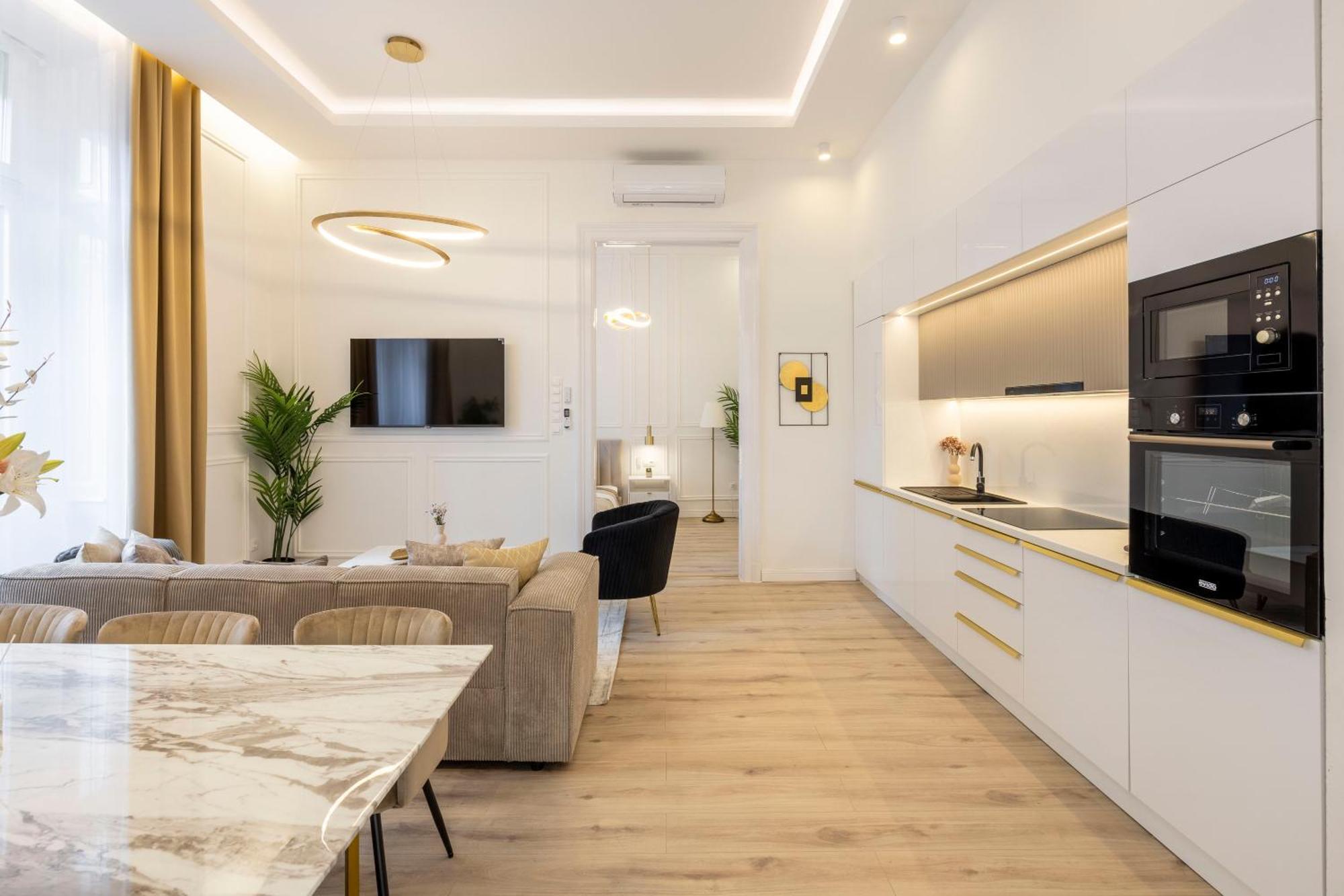 Exclusive & Prestigious Central Residence W/ Balcony Budapest Eksteriør bilde