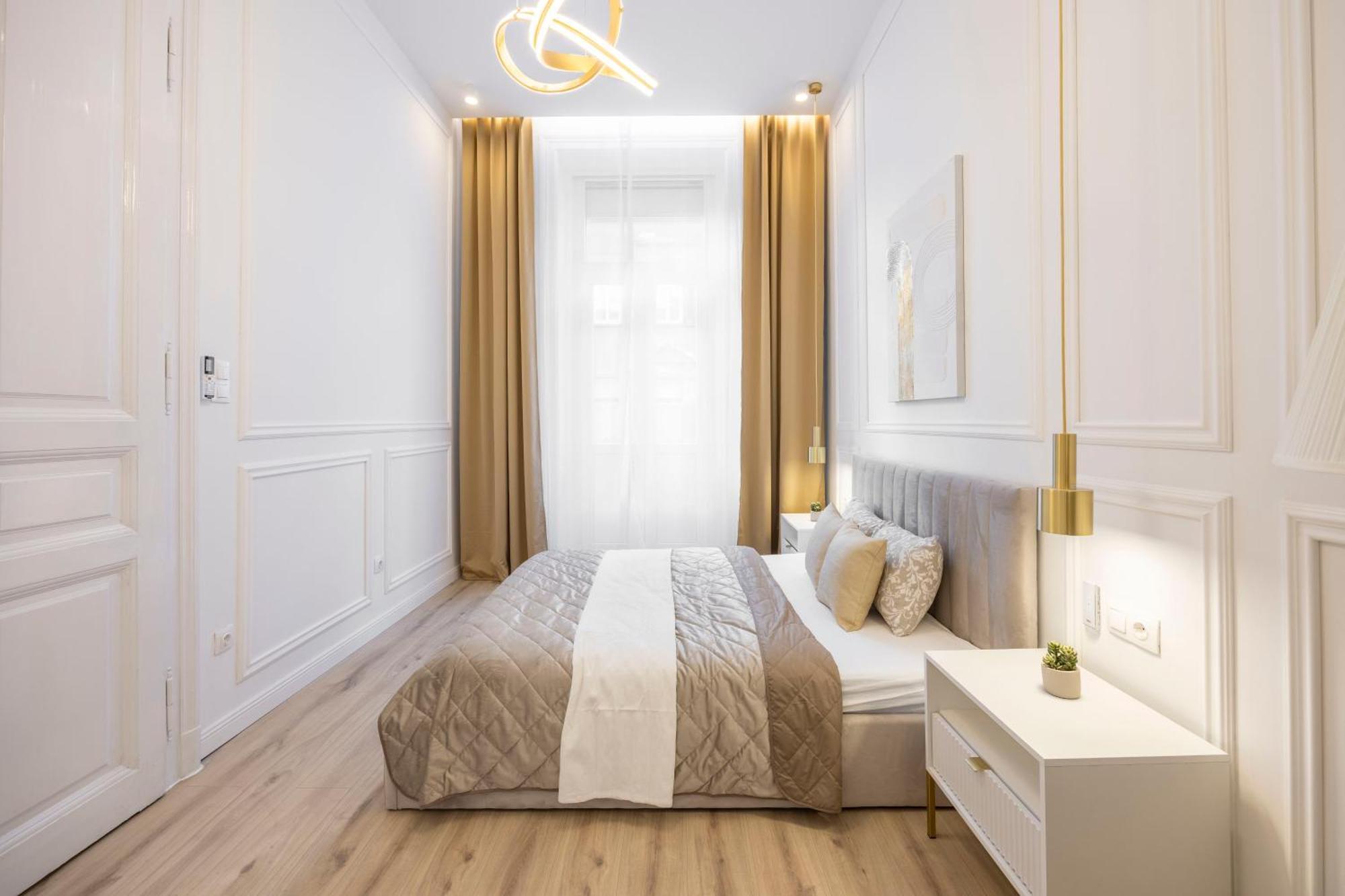 Exclusive & Prestigious Central Residence W/ Balcony Budapest Eksteriør bilde
