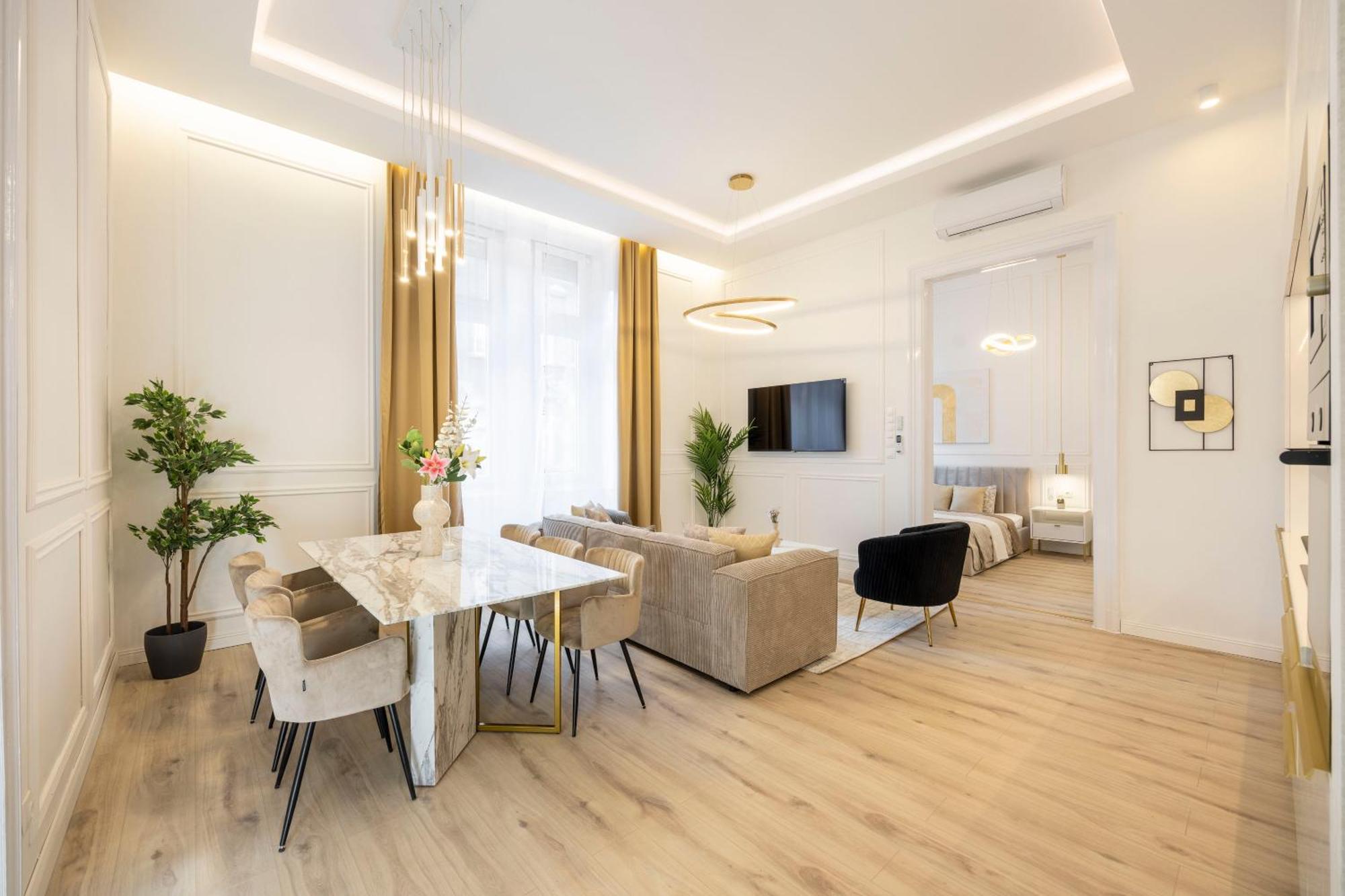 Exclusive & Prestigious Central Residence W/ Balcony Budapest Eksteriør bilde