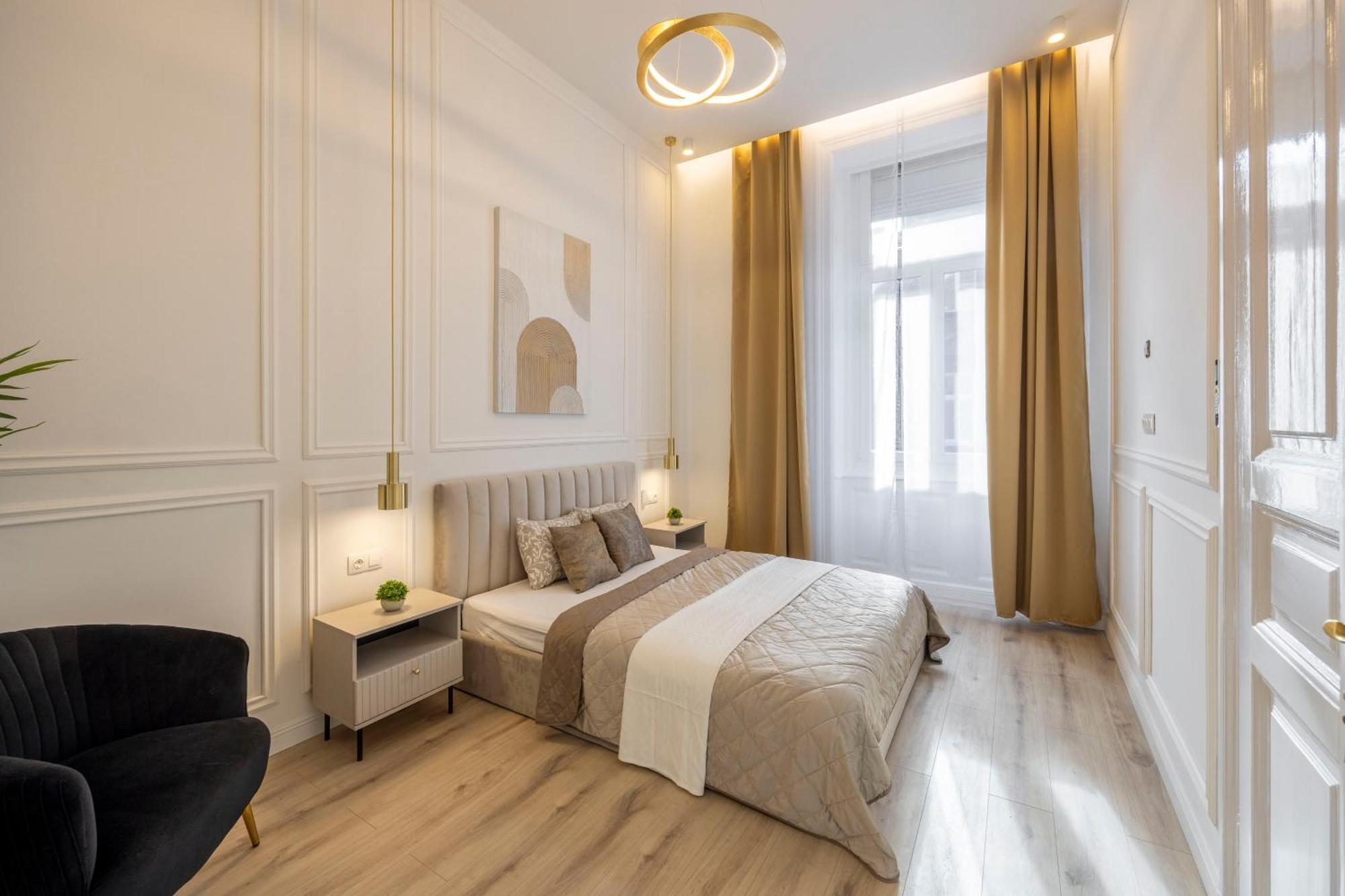 Exclusive & Prestigious Central Residence W/ Balcony Budapest Eksteriør bilde