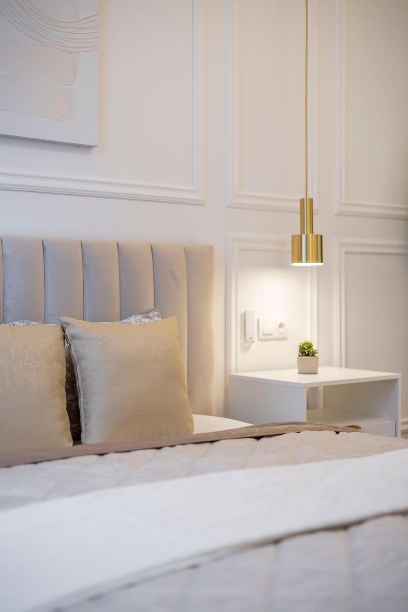 Exclusive & Prestigious Central Residence W/ Balcony Budapest Eksteriør bilde