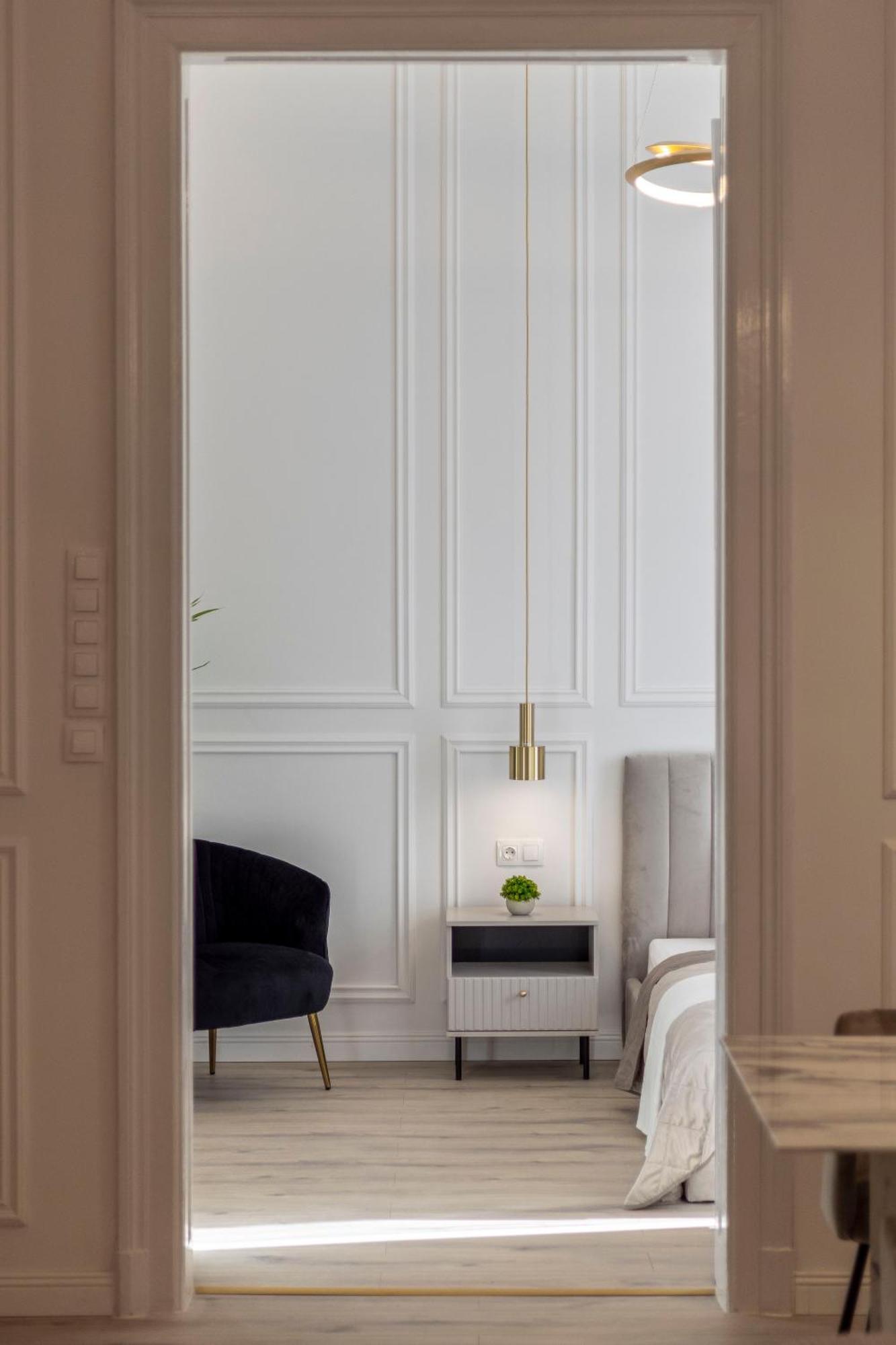 Exclusive & Prestigious Central Residence W/ Balcony Budapest Eksteriør bilde