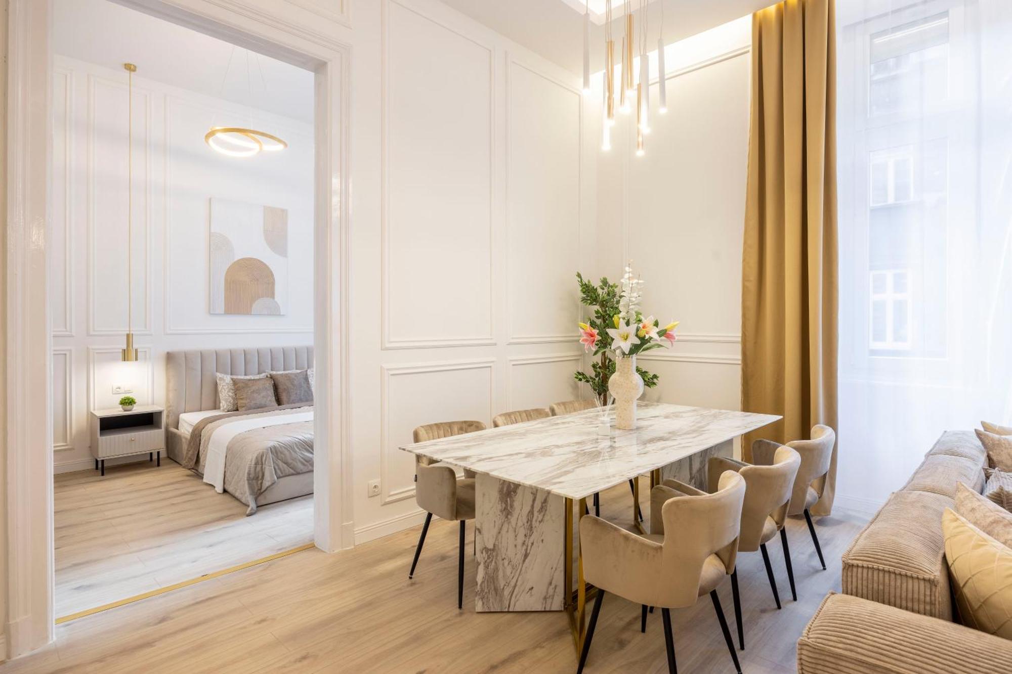 Exclusive & Prestigious Central Residence W/ Balcony Budapest Eksteriør bilde
