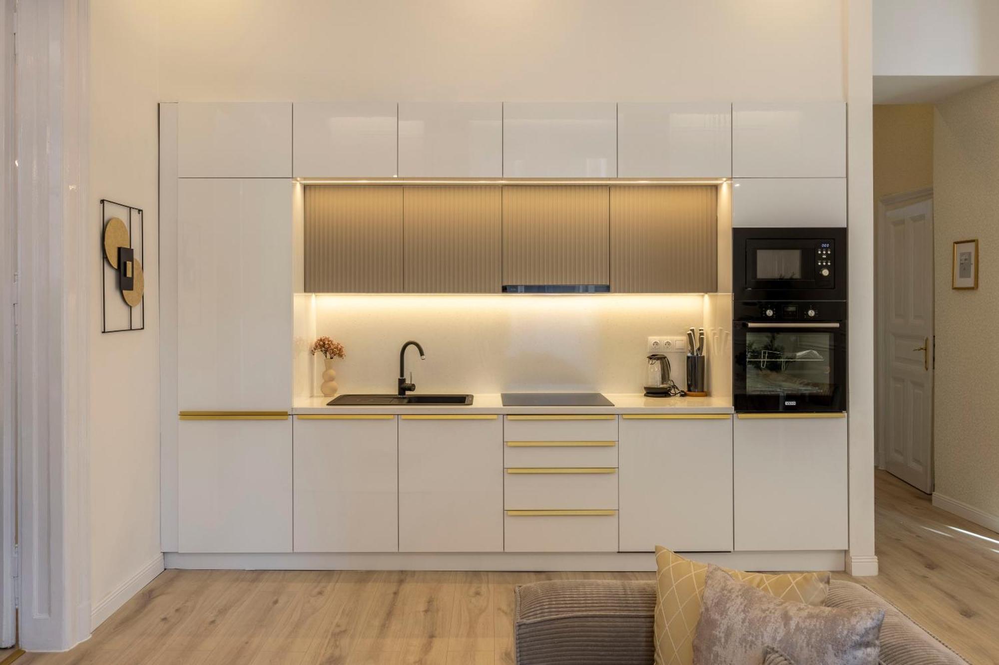 Exclusive & Prestigious Central Residence W/ Balcony Budapest Eksteriør bilde