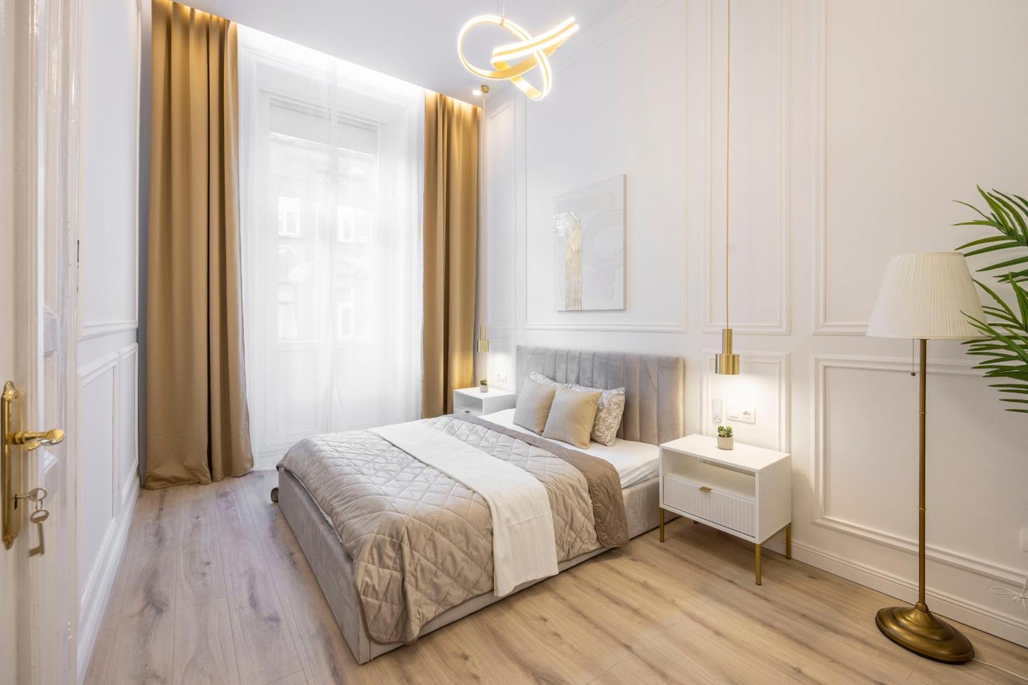 Exclusive & Prestigious Central Residence W/ Balcony Budapest Eksteriør bilde